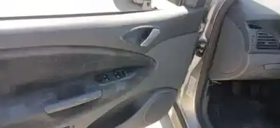 Veicolo di demolizione citroen c5 i (dc_) 1836 as gasolina 2001 4p dell'anno 2001 alimentato 