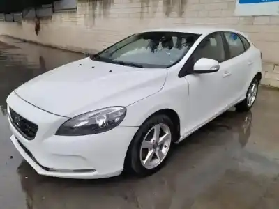 Sloopvoertuig volvo v40 hatchback gasóleo 2014 5p van het jaar 2014 aangedreven 