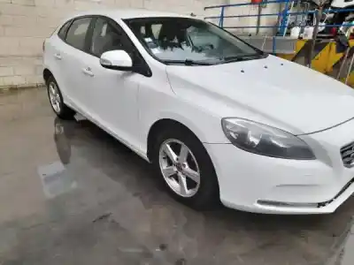 Sloopvoertuig volvo v40 hatchback gasóleo 2014 5p van het jaar 2014 aangedreven 