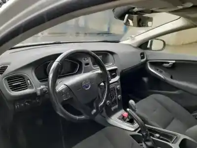 Sloopvoertuig volvo v40 hatchback gasóleo 2014 5p van het jaar 2014 aangedreven 