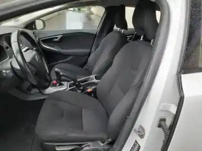 Sloopvoertuig volvo v40 hatchback gasóleo 2014 5p van het jaar 2014 aangedreven 