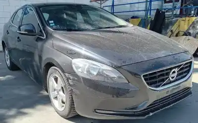 Sloopvoertuig volvo v40 hatchback 480 gasóleo 2013 5p van het jaar 2013 aangedreven 