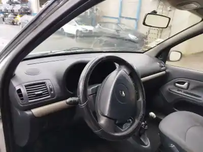 Veículo de Sucata renault clio ii caixa (sb0/1/2_) 1.5 dci do ano 2004 alimentado k9k 700