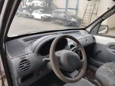 Veículo de Sucata renault kangoo (kc0/1_) 26.480 gasóleo 1999 4p do ano 1999 alimentado 