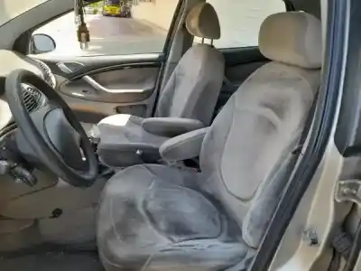 Здавання транспортного засобу citroen c5 ii (rc_) 2.0 hdi (rcrhrh) року 2004 потужний rhr (dw10bted4)