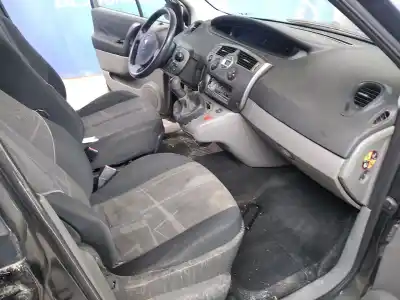 Scrapping Vehicle renault scenic ii 1.5 dci diesel 101 cv / 74 kw of the year 2004 powered 