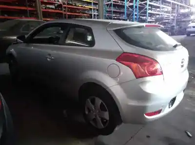 Veículo de Sucata kia cee´d concept do ano 2011 alimentado d4fbl