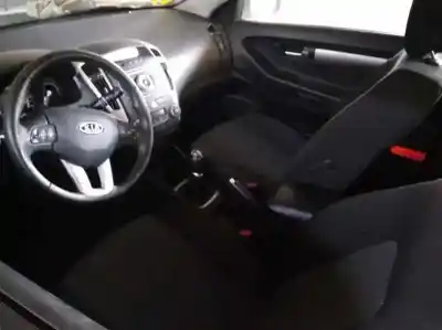 Veículo de Sucata kia cee´d concept do ano 2011 alimentado d4fbl