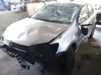 Veicolo di demolizione VOLKSWAGEN POLO (6C1) A-Polo dell'anno 2015 alimentato CUS