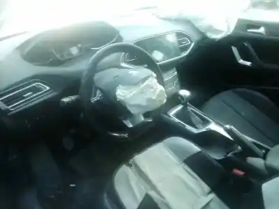 Veicolo di demolizione peugeot 308 access dell'anno 2014 alimentato 9h05