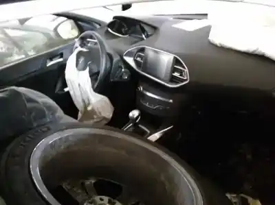 Veículo de Sucata peugeot 308 gt line do ano 2019 alimentado yh01