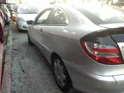 Véhicule à la ferraille mercedes-benz clase c (w203) sportcoupe c 220 cdi (la) (203.708) de l'année 2004 alimenté om646963