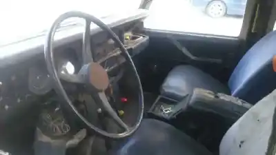 Veículo de Sucata land rover santana 109 do ano 1979 alimentado 3-42 l