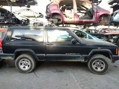 Veículo de Sucata chrysler jeep cherokee (j) 2.5 td do ano 2000 alimentado m52