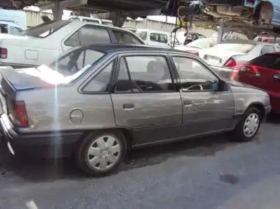 Sloopvoertuig opel kadett e gl berlina van het jaar 1988 aangedreven 13s