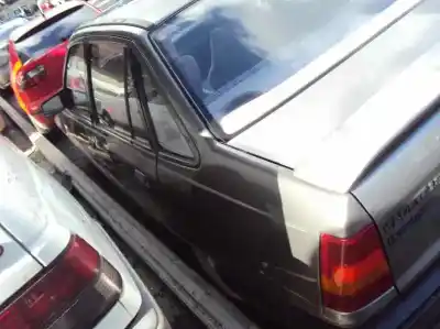 Sloopvoertuig opel kadett e gl berlina van het jaar 1988 aangedreven 13s