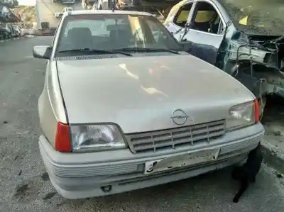 Veículo de Sucata OPEL KADETT E GL Berlina do ano 1987 alimentado 16SV