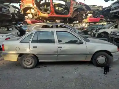 Veículo de Sucata opel kadett e gl berlina do ano 1987 alimentado 16sv