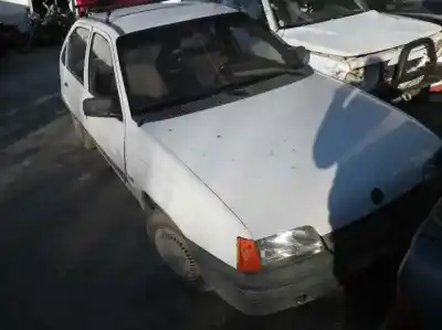 Veicolo di demolizione opel kadett e gls berlina dell'anno 1988 alimentato 17d