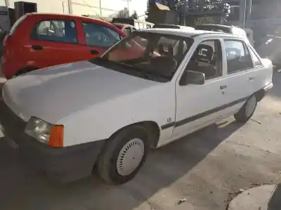 Sloopvoertuig opel kadett e gl berlina van het jaar 1988 aangedreven 16sv