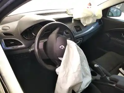 Veículo de Sucata renault megane iii berlina 5 p business do ano 2015 alimentado k9k g6