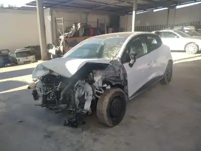 Veicolo di demolizione renault clio iv limited dell'anno 2017 alimentato 