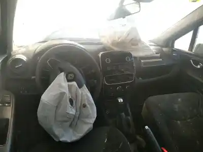 Veicolo di demolizione renault clio iv limited dell'anno 2017 alimentato 