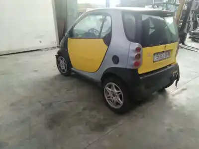 Véhicule à la ferraille microcar smart  de l'année 2000 alimenté 