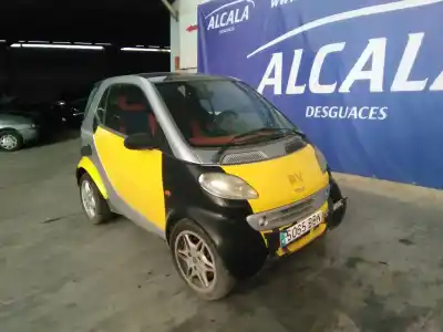 Véhicule à la ferraille microcar smart  de l'année 2000 alimenté 