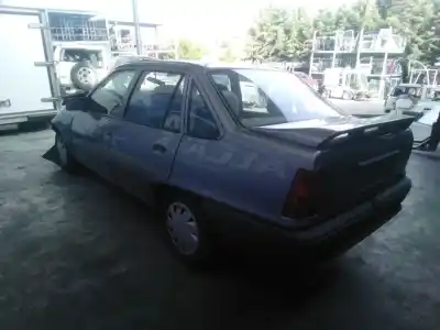 Veículo de Sucata opel kadett e gl berlina do ano 1989 alimentado sv