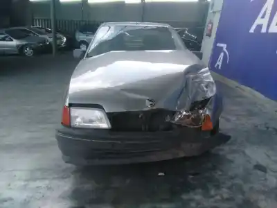 Veículo de Sucata opel kadett e gl berlina do ano 1989 alimentado sv