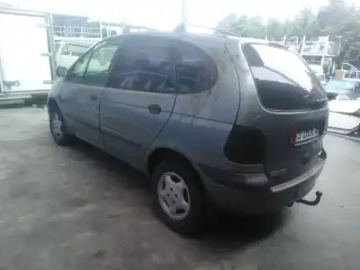Veicolo di demolizione renault   dell'anno 1998 alimentato f9q