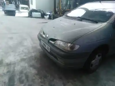 Veicolo di demolizione renault   dell'anno 1998 alimentato f9q