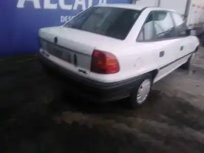 Vehículo de desguace opel                                               astra f sedán (t92)                                                                                                                                                                                                                                        1.6 i (f19. m19)                                                                                                                                                                                                                                           del año 1994 con motor c16se