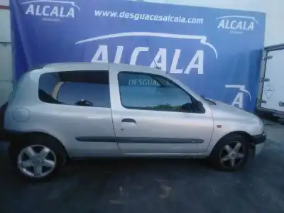 Veículo de Sucata renault clio ii (bb_, cb_) 1.9 dti (b/cb0u) do ano 2001 alimentado f9q r7
