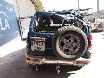 Véhicule à la ferraille mitsubishi montero iii canvas top (v6_w, v7_w) 3.2 di-d (v68w, v78w) de l'année 2001 alimenté 4m41