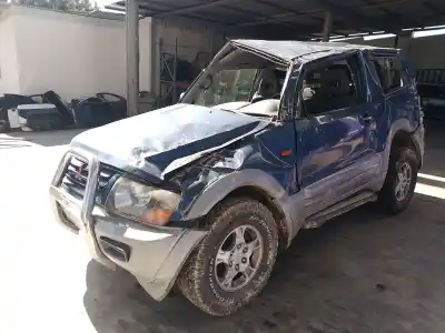 Véhicule à la ferraille mitsubishi montero iii canvas top (v6_w, v7_w) 3.2 di-d (v68w, v78w) de l'année 2001 alimenté 4m41