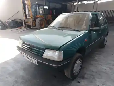 Véhicule à la ferraille peugeot 205 ii (20a/c) 1.7 diesel de l'année 1997 alimenté a9a