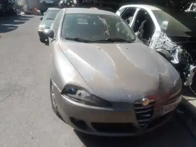 Véhicule à la ferraille ALFA ROMEO 147 (937_)  de l'année 2004 alimenté 937A2000