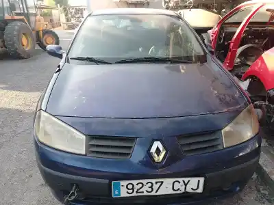 Sloopvoertuig RENAULT MEGANE II SEDÁN (LM0/1_)  van het jaar 2004 aangedreven F9Q 800
