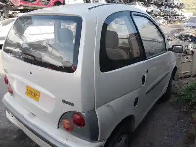 Véhicule à la ferraille ligier nova 500 de l'année 2003 alimenté ldw502