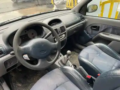 Здавання транспортного засобу renault   року 2000 потужний 