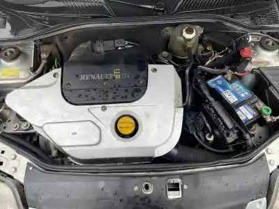 Здавання транспортного засобу renault   року 2000 потужний 