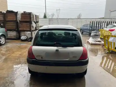Здавання транспортного засобу renault   року 2000 потужний 