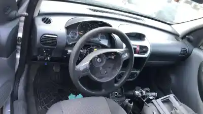 Véhicule à la ferraille corsa                                              combo                                                                                                                                                                                                                                                      corsa c familiar                                                                                                                                                                                                                                           de l'année 2004 alimenté 