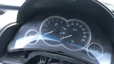 Véhicule à la ferraille corsa                                              combo                                                                                                                                                                                                                                                      corsa c familiar                                                                                                                                                                                                                                           de l'année 2004 alimenté 