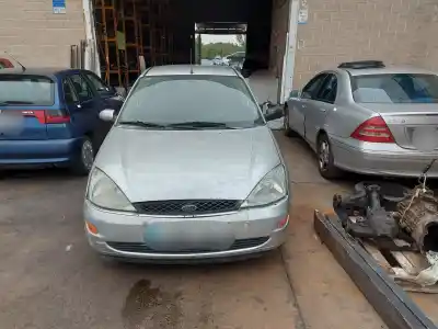 Sloopvoertuig FORD FOCUS BERLINA (CAK) Ambiente van het jaar 2001 aangedreven 