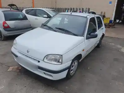 Здавання транспортного засобу RENAULT CLIO IV 1.2 TCE Energy 118 CV / 87 KW року 0 потужний 