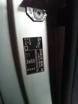 Здавання транспортного засобу clase c clase clk w208 coupe 320 208.365 року 1998 потужний 