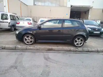 Veicolo di demolizione FIAT STILO (192) 1.9 JTD / 1.9 JTD 115 Active dell'anno 2005 alimentato 